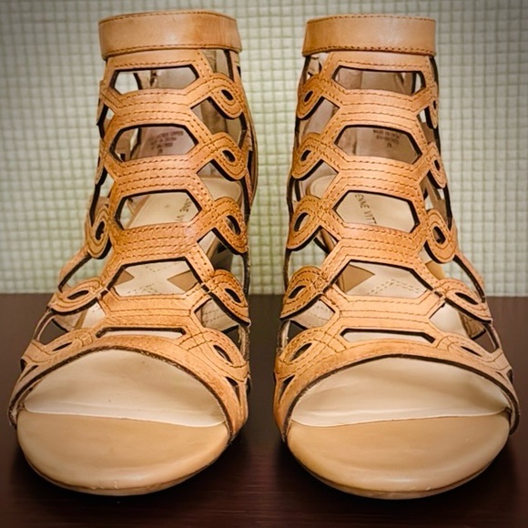 NWOT! Adrienne Vittadini Wedge Sandals - Picture 4 of 16